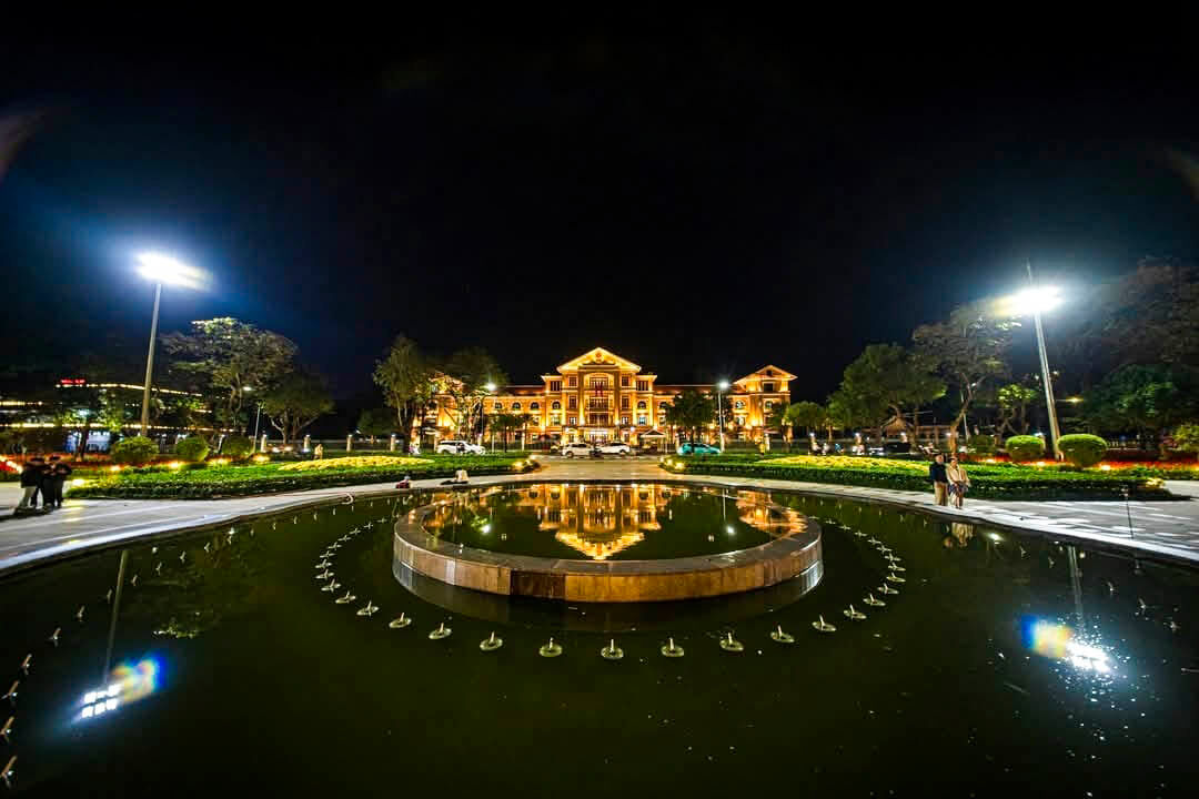 Capture Hue’s historic charm along Le Loi